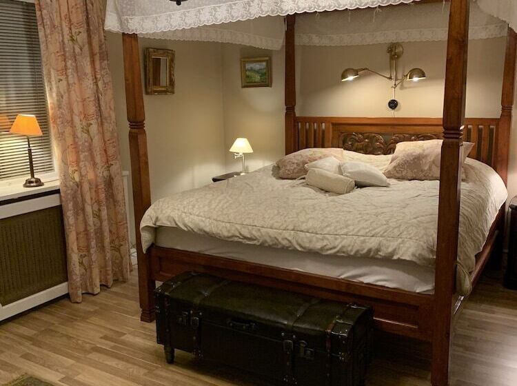 家庭间, Furulidens B & B