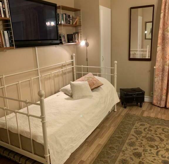 标准三人间, Furulidens B & B