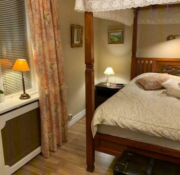 标准三人间, Furulidens B & B