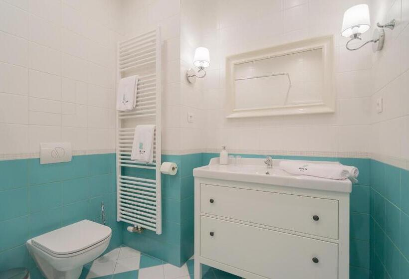 スタンダードスタジオ, Revelton Suites Karlovy Vary