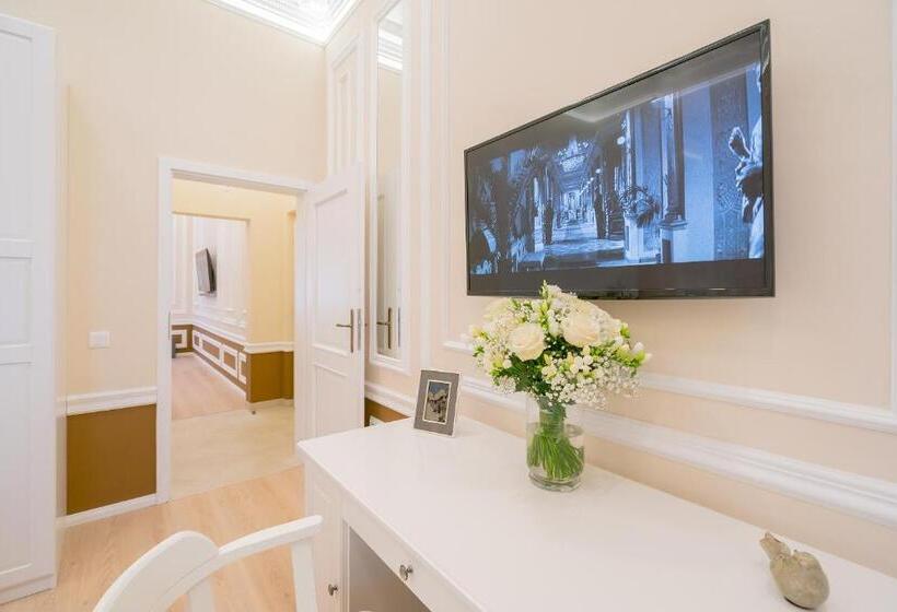 スタンダードスタジオ, Revelton Suites Karlovy Vary