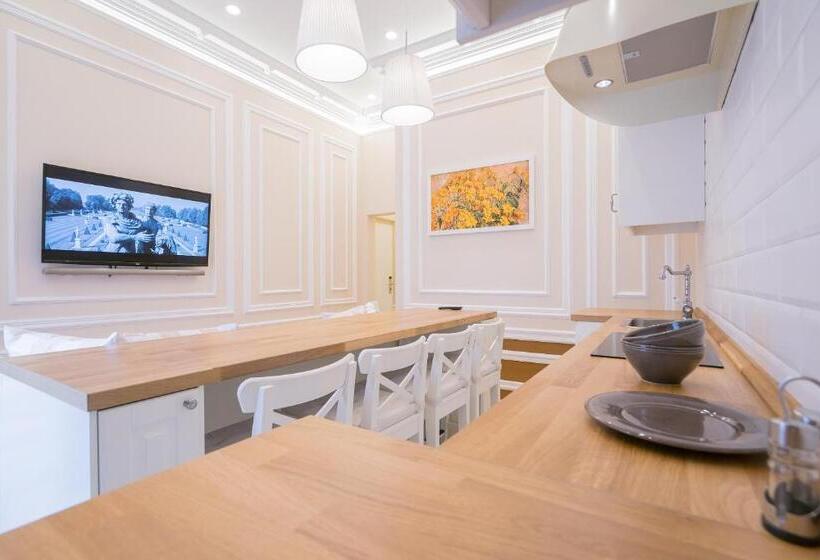 スタンダードスタジオ, Revelton Suites Karlovy Vary