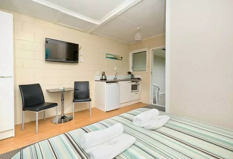 スタンダードスタジオ, Aarangi Tui Motel