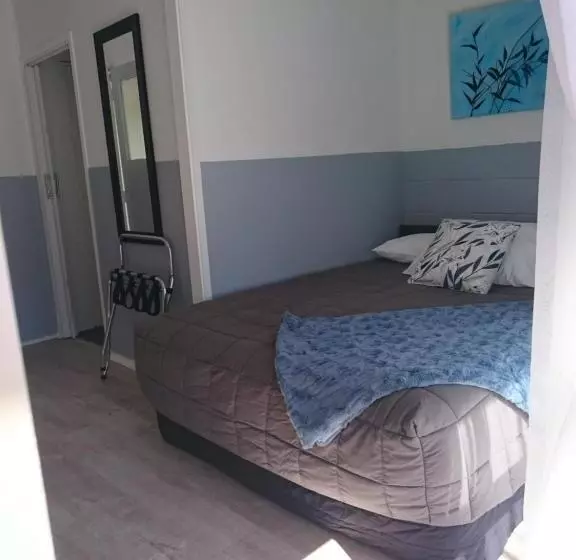 ベーシックワンルーム, Aarangi Tui Motel