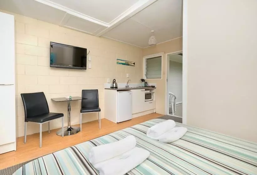 スタンダードスタジオ, Aarangi Tui Motel