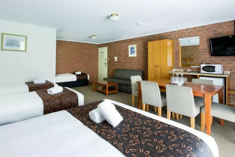 Perhesviitti, Advance Motel