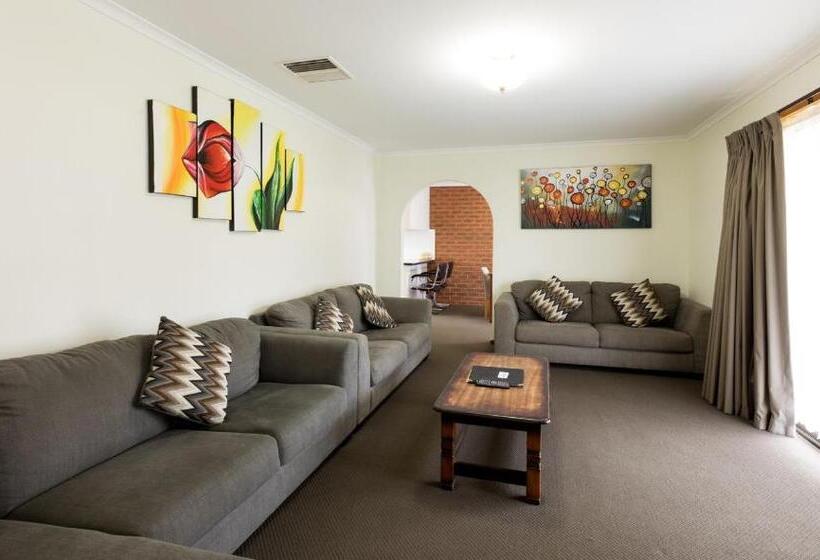 Апартаменты 3 Спальни, Advance Motel