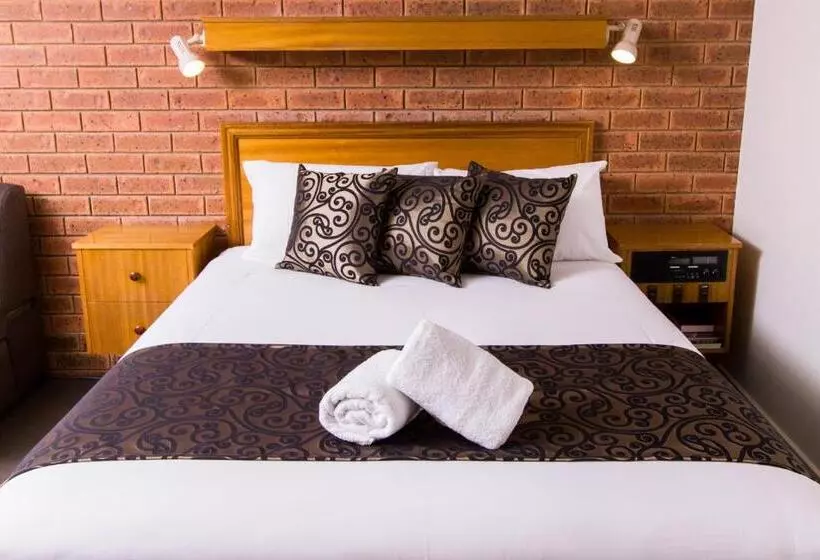 Standard-invahuone, Advance Motel