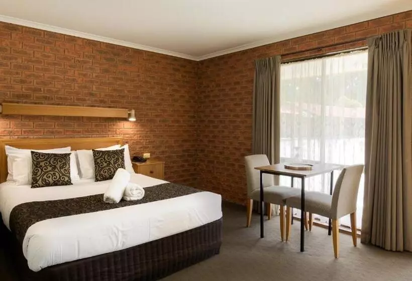 Standard-invahuone, Advance Motel