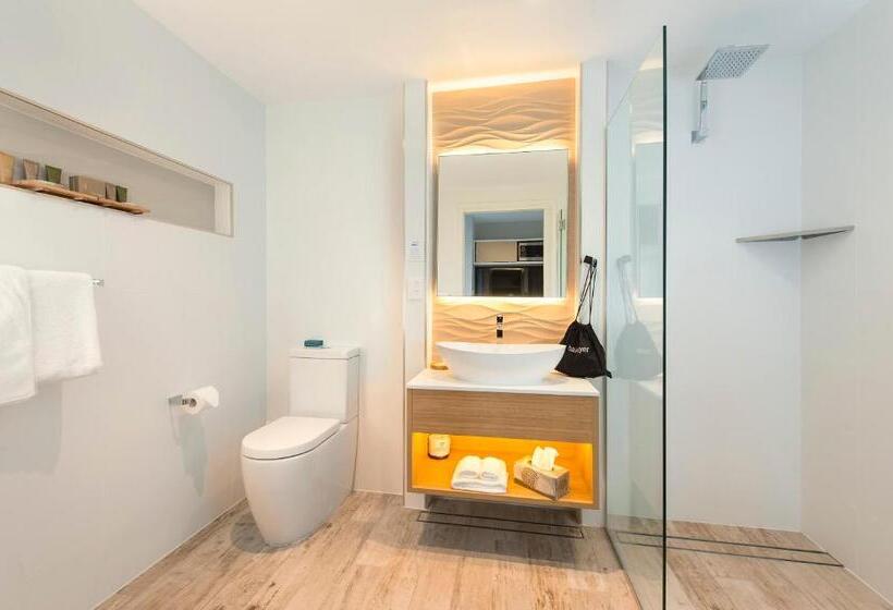 חדר משפחתי, Allure On Ocean Motel