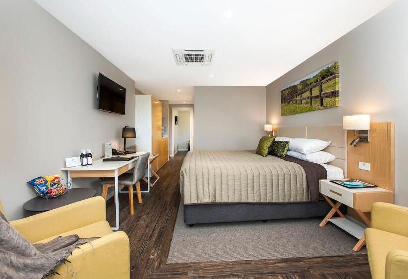 חדר משפחתי, Allure On Ocean Motel