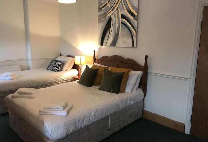 חדר משפחתי, Tree Tops Guest House