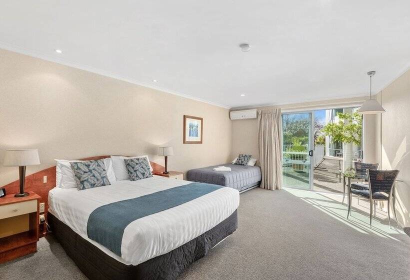 家庭间, Aristotles North Shore