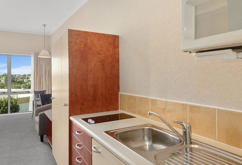 家庭间, Aristotles North Shore