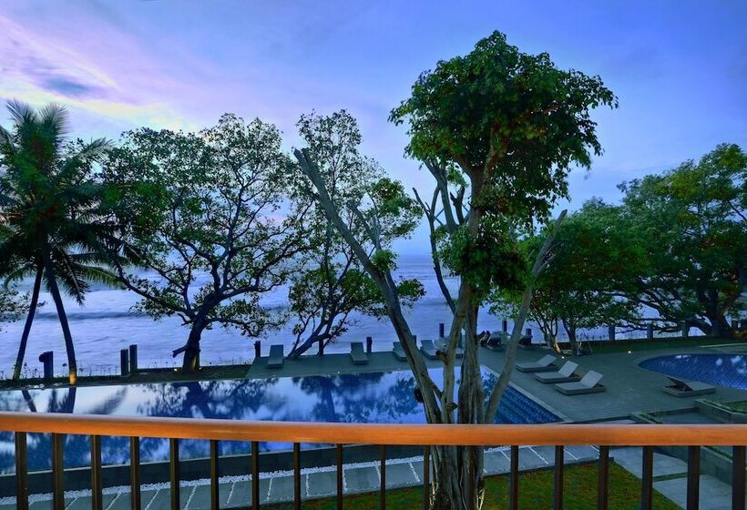 סוויטה, Aston Anyer Beach