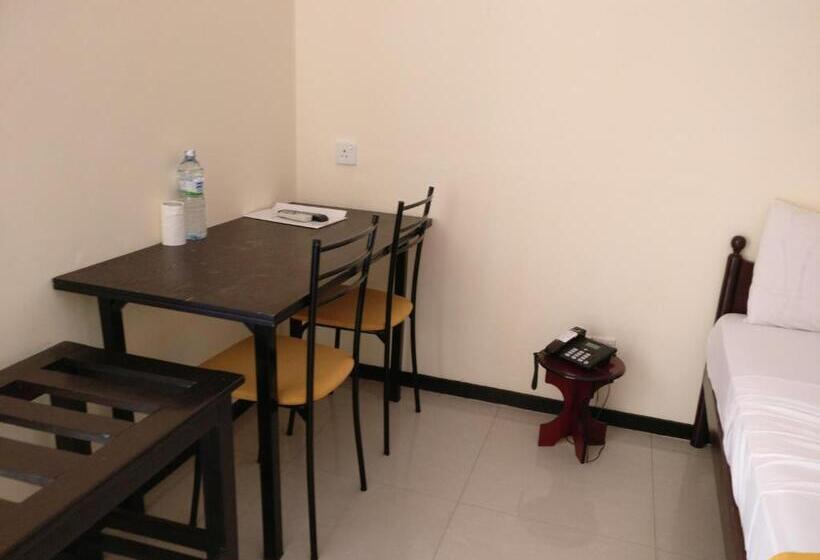 标准三人间, Jayasinghe Holiday Resort