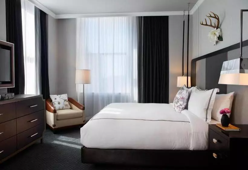 キングサイズベッドのスイートルーム, Kimpton Cardinal Hotel, An Ihg