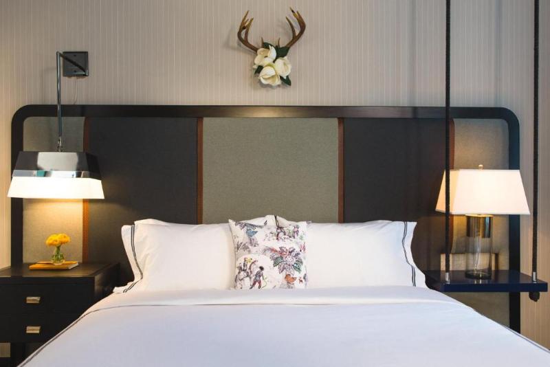 프리미엄 룸, Kimpton Cardinal Hotel, An Ihg