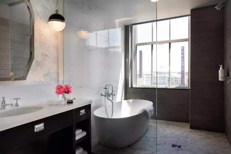 キングサイズベッドのスイートルーム, Kimpton Cardinal Hotel, An Ihg