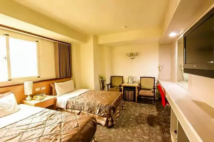 اتاق استاندارد سه نفره, Lo Fo