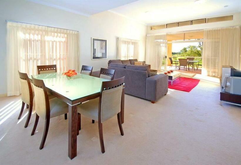 דירת שלושה חדרים, Magnolia Lane Apartments