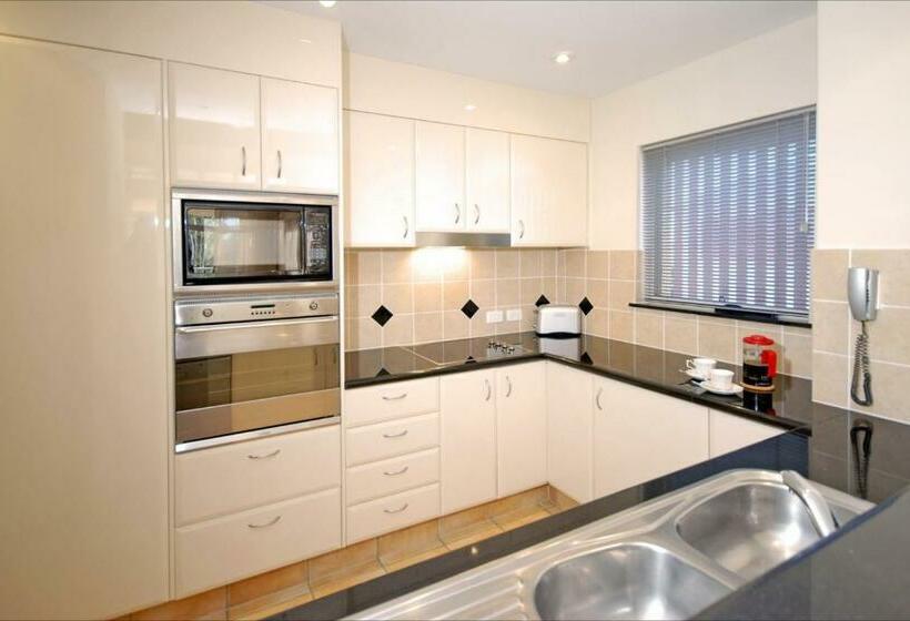 דירת שלושה חדרים, Magnolia Lane Apartments