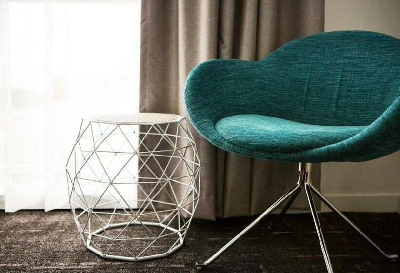 スタンダードスタジオ, Nightcap At Sandringham