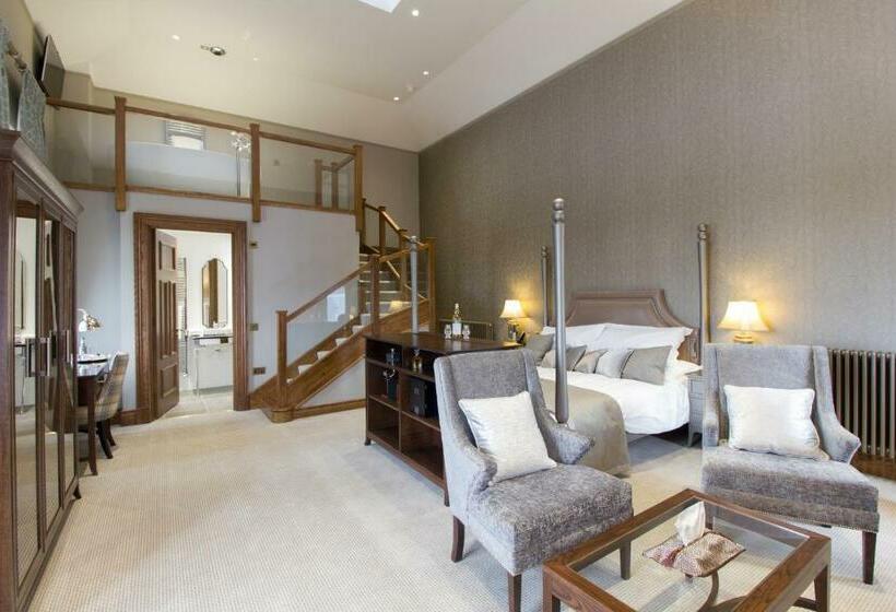 סוויטת מאסור, The Station