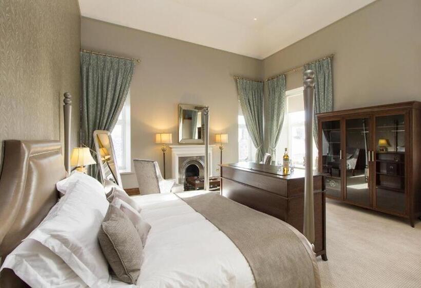 סוויטת מאסור, The Station