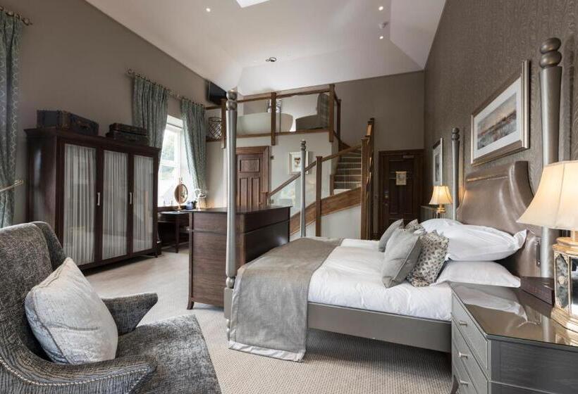 סוויטת מאסור, The Station