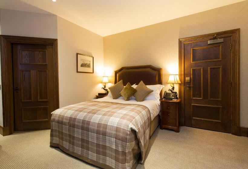 סוויטה משפחתית, The Station