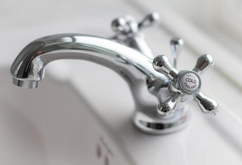 חדר סטנדרט, מיטת קינג, מותאם לאדם עם מוגבלויות, The Station