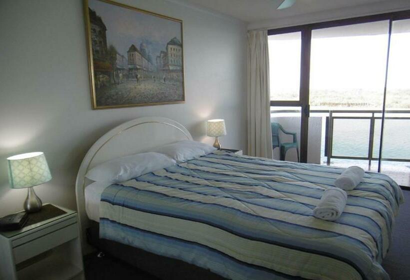 דירת שני חדרים, Trafalgar Towers