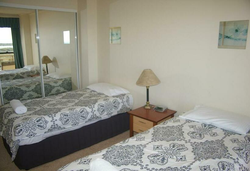 דירת שני חדרים, Trafalgar Towers