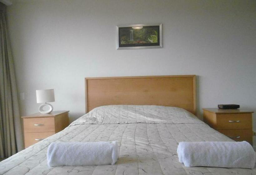 דירת שני חדרים, Trafalgar Towers