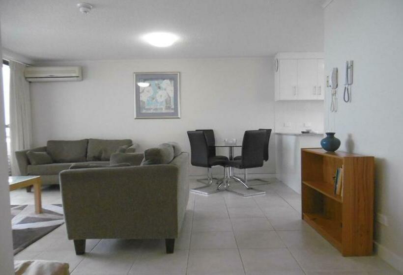 דירת שני חדרים, Trafalgar Towers