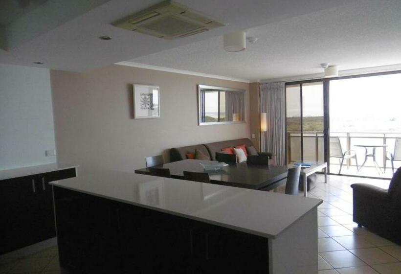 דירת שני חדרים, Trafalgar Towers