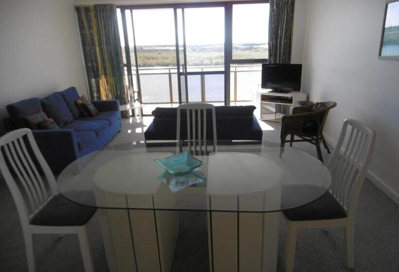 דירת חדר אקונומי, Trafalgar Towers