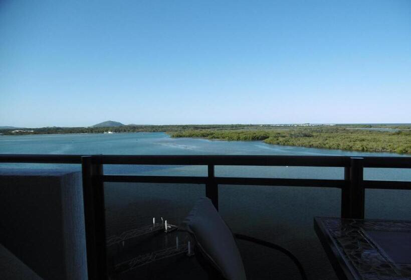 דירת שני חדרים, Trafalgar Towers