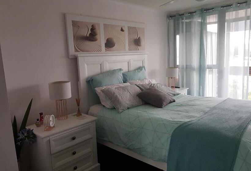 דירת שני חדרים, Trafalgar Towers