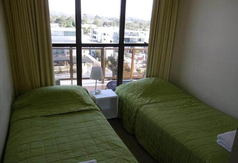 דירת חדר אקונומי, Trafalgar Towers