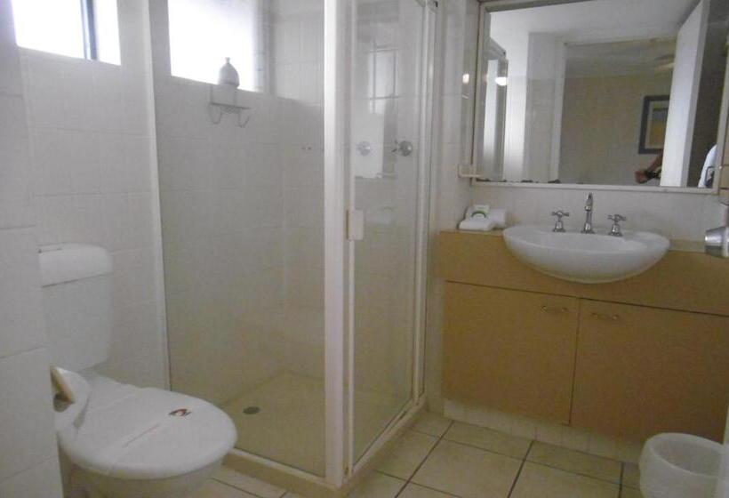 דירת חדר אקונומי, Trafalgar Towers