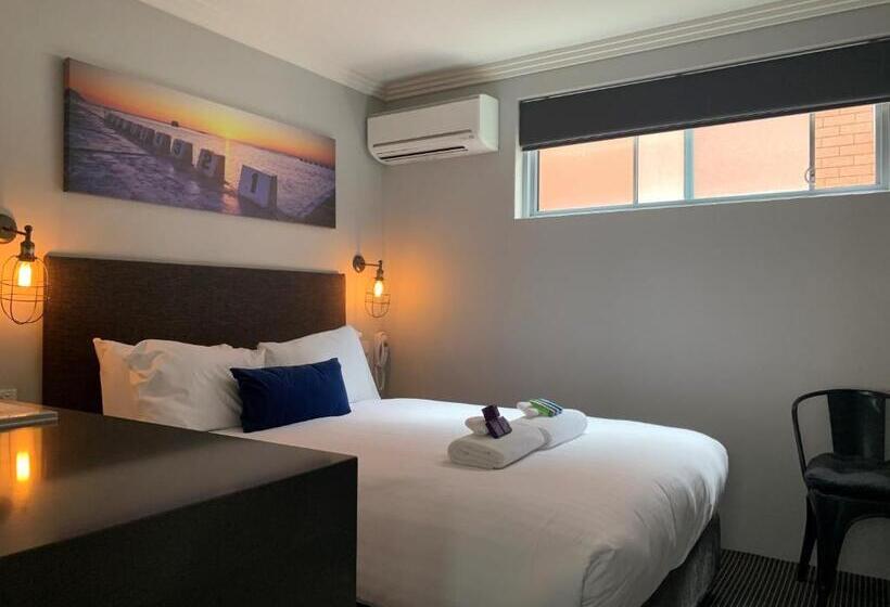 إستوديو قياسى, Merewether Motel