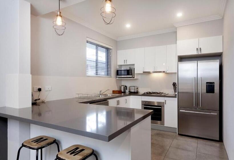 شقة غرفتين نوم مطلة على حمام السباحة, Merewether Motel