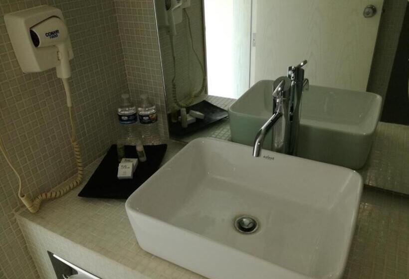 מיטת קינג בסוויטה, We Hotel Acapulco