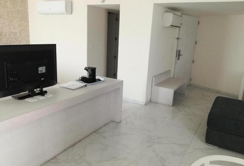 מיטת קינג בסוויטה, We Hotel Acapulco