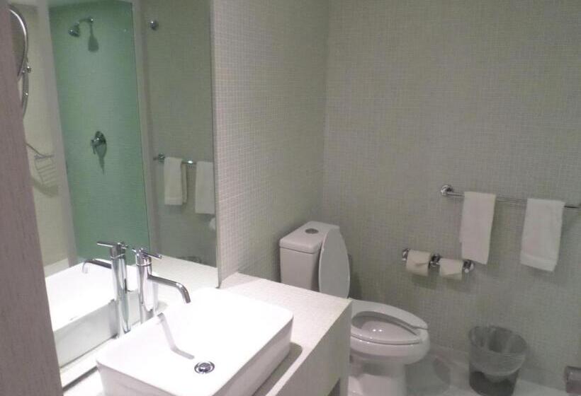 מיטת קינג בסוויטה, We Hotel Acapulco