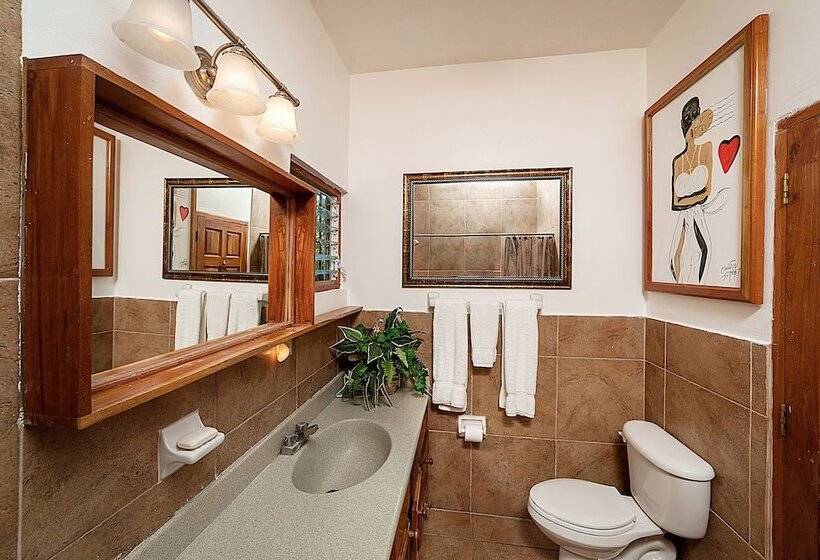 استودیوی استاندارد, Beach House Condos, Negril