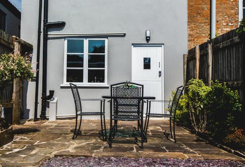 בית, 3 חדרי שינה, No8 Chepstow