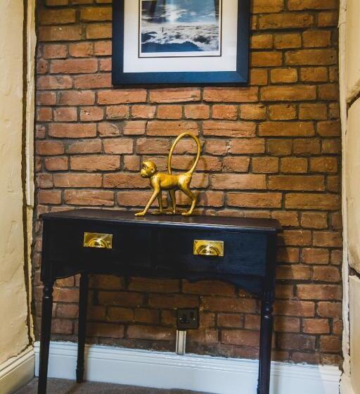 בית, 3 חדרי שינה, No8 Chepstow